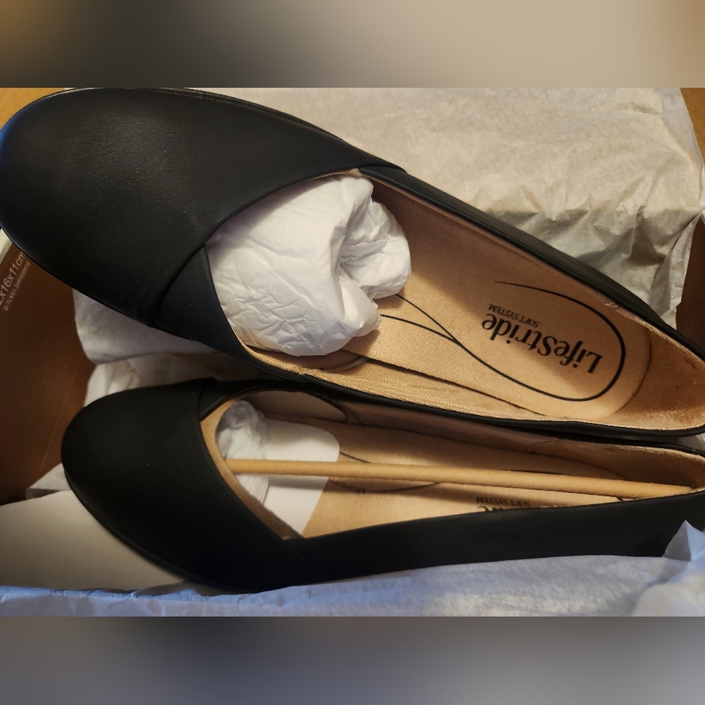 Lifestride black flats